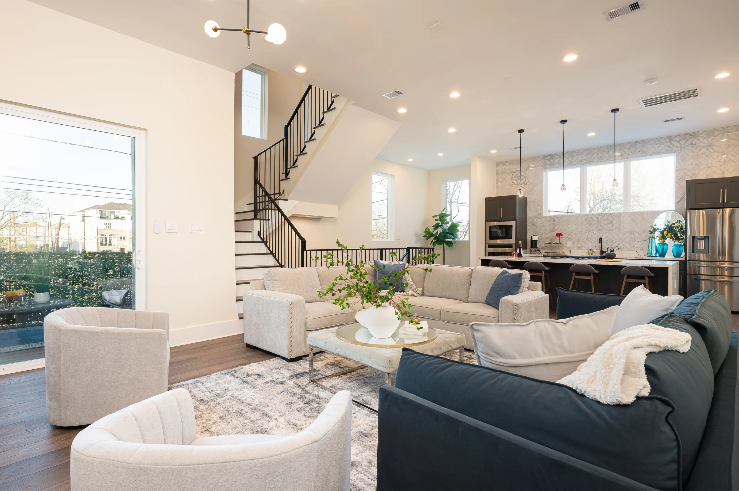 Sleeps 10! Rooftop Luxe • Pet-Friendly • Downtown #4