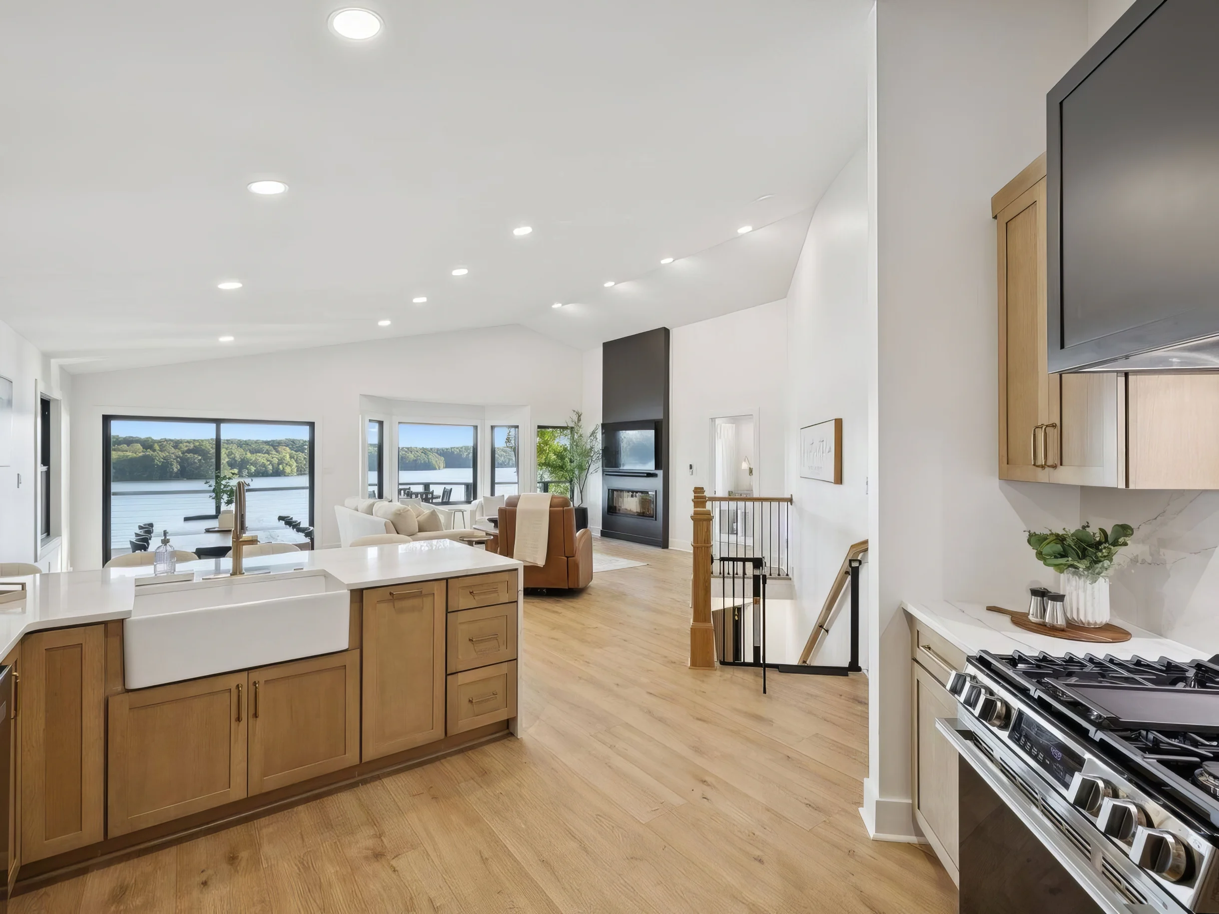 Million Dollar Views + Luxury + Infinity Deck #32