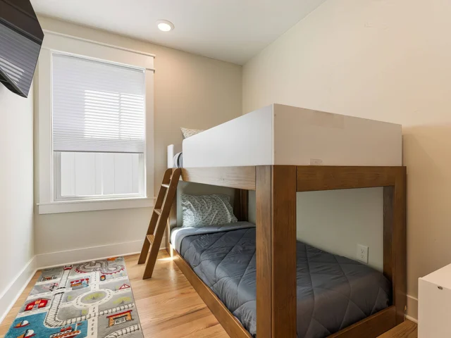Bedroom 5 image 1