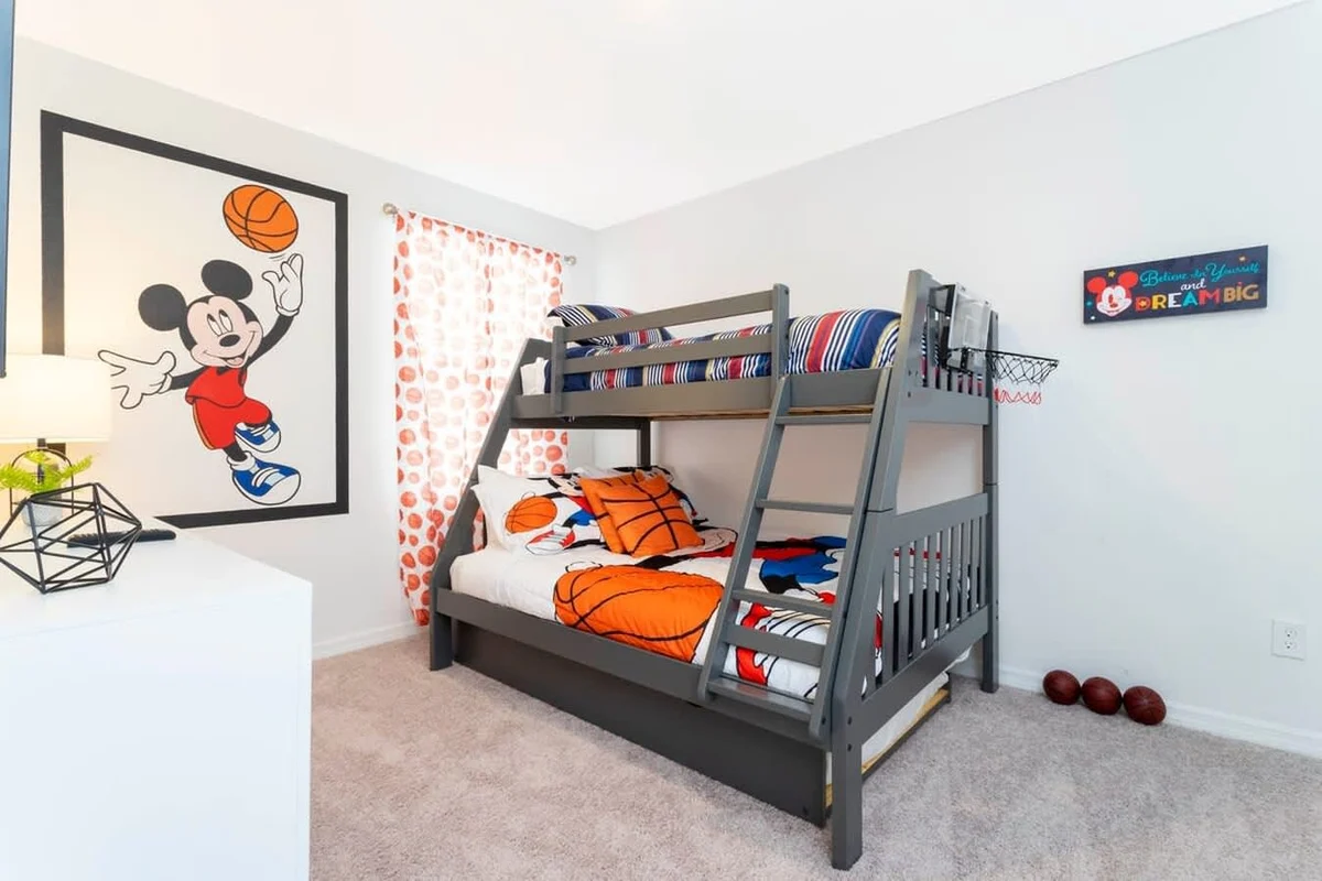 Townhome in Four Corners property photo 3