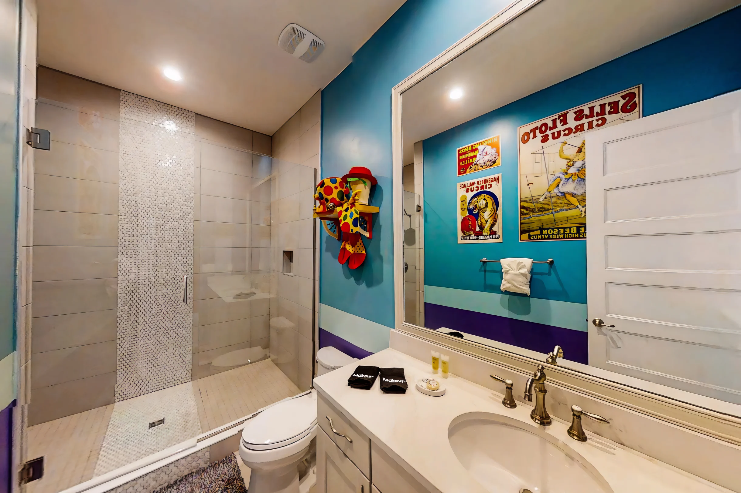 BD012E - The Luxurious Bear's Den Oasis #23