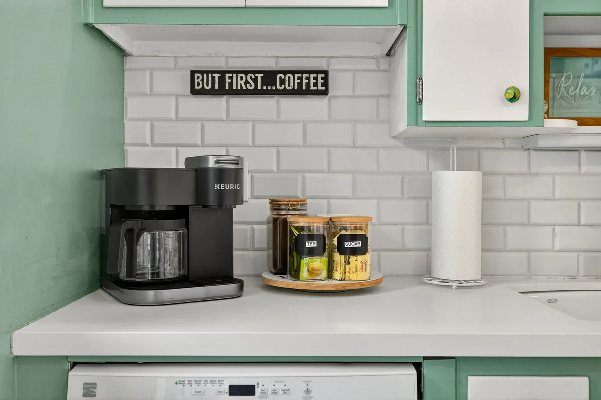 Wander Wilton Manors Oaks