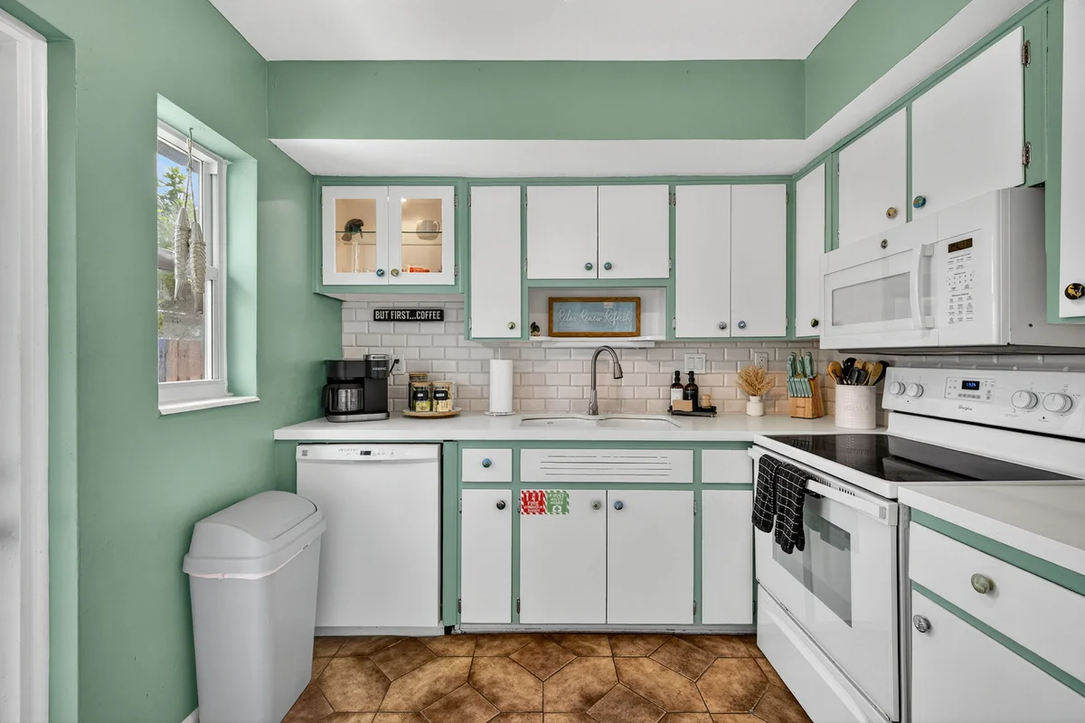 Wander Wilton Manors Oaks #6