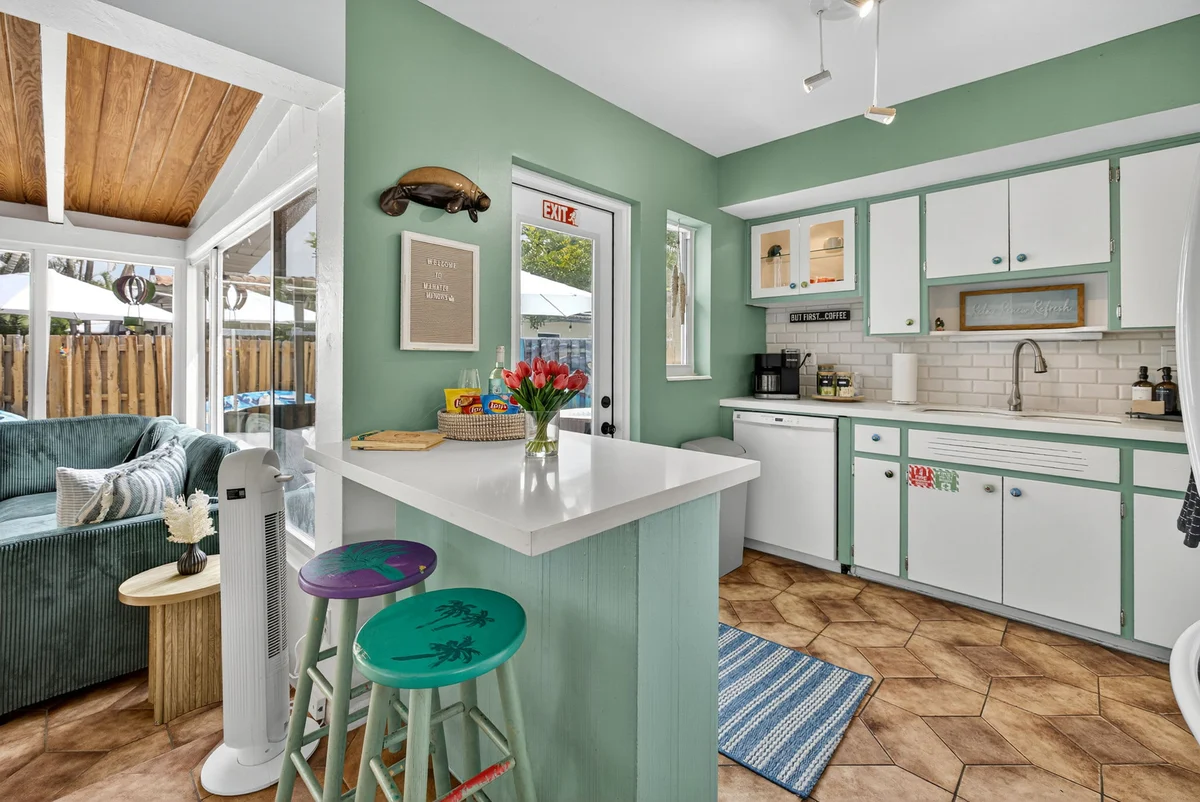 Wander Wilton Manors Oaks #7