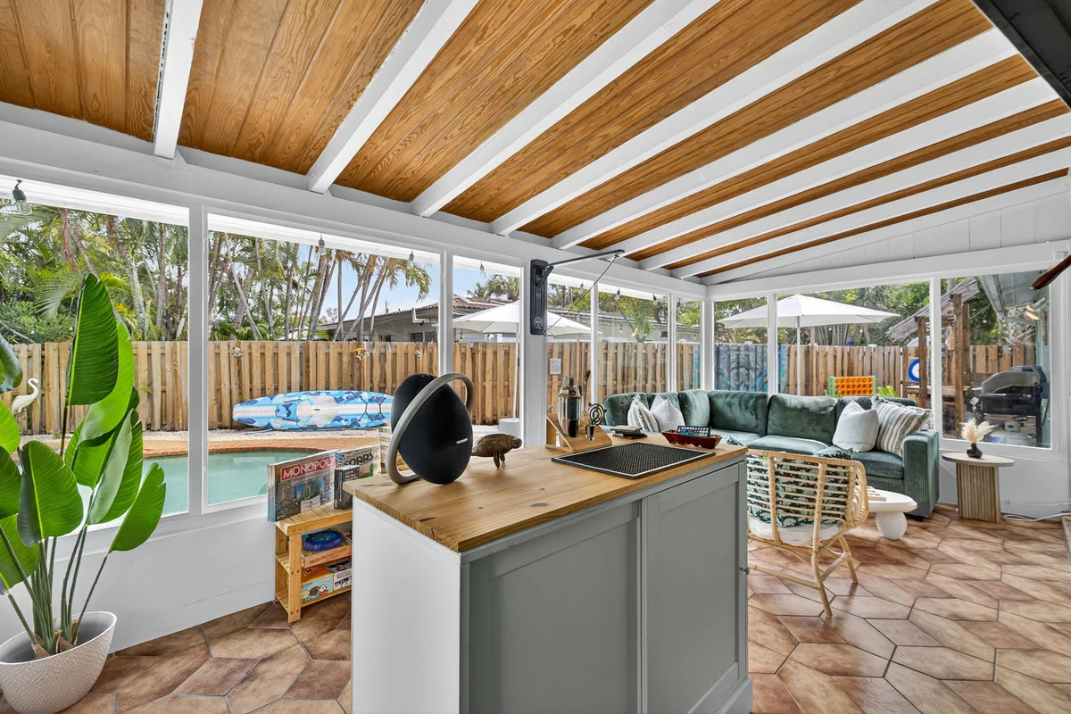 Wander Wilton Manors Oaks #11