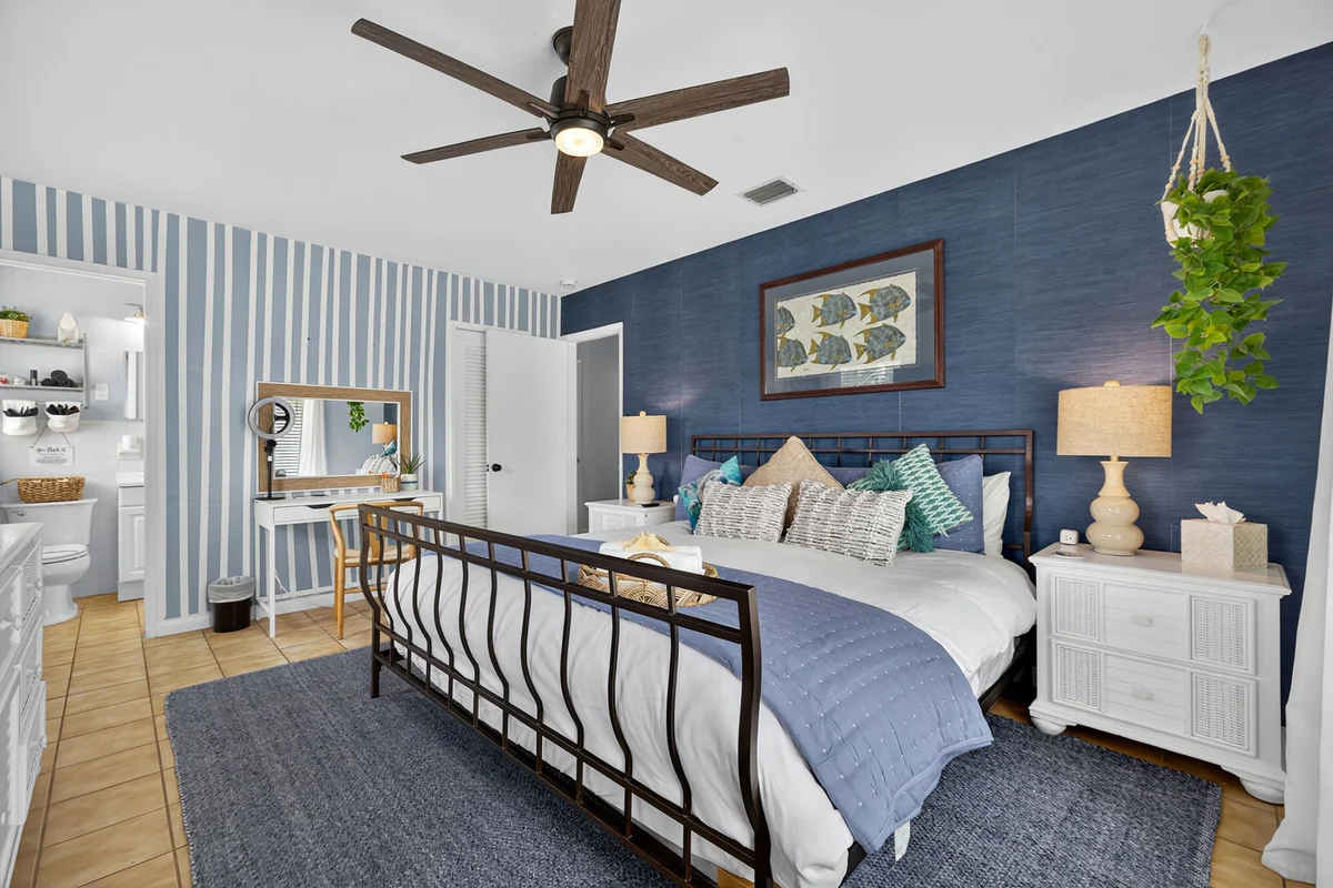 Wander Wilton Manors Oaks