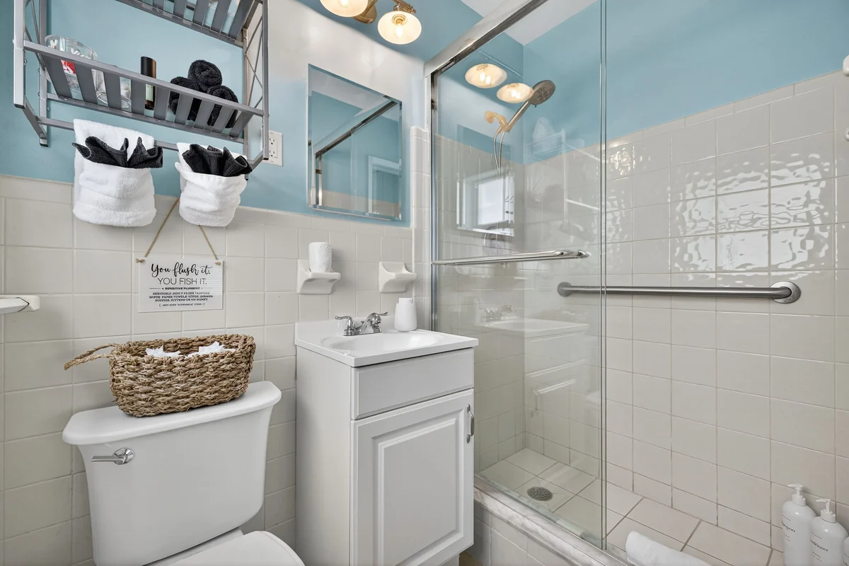 Wander Wilton Manors Oaks