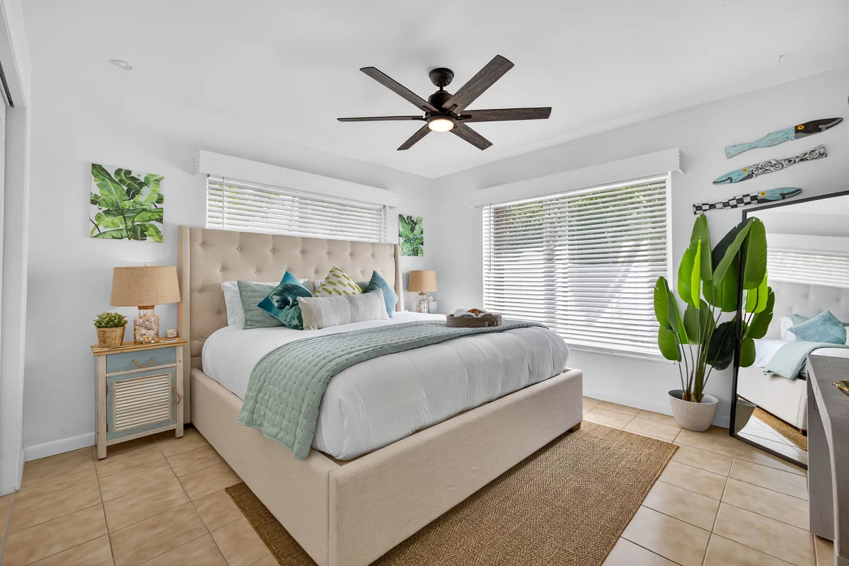 Wander Wilton Manors Oaks