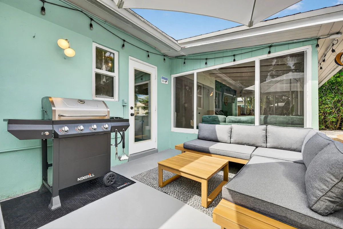 Wander Wilton Manors Oaks #24