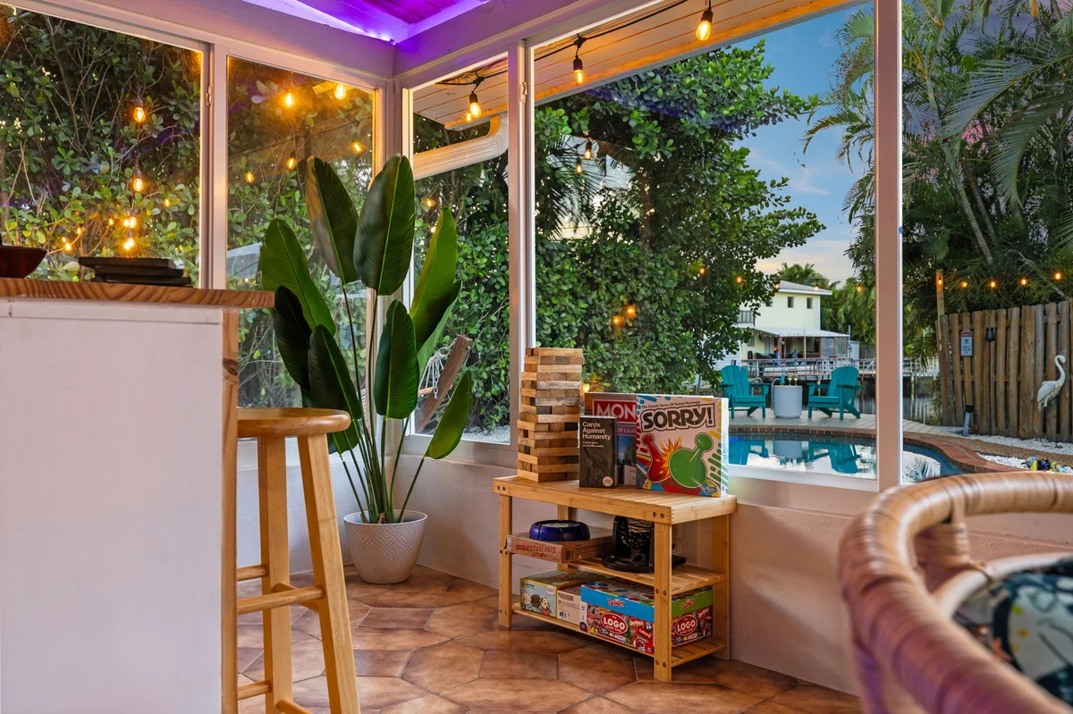 Wander Wilton Manors Oaks #34