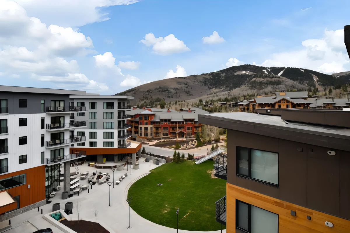 Wander Park City Nest