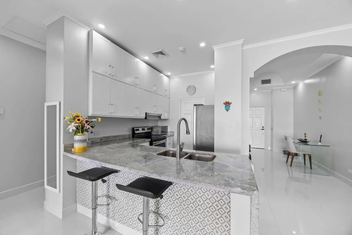 2BR | Luxury Condo, Two Pools, Ocean Views. #40