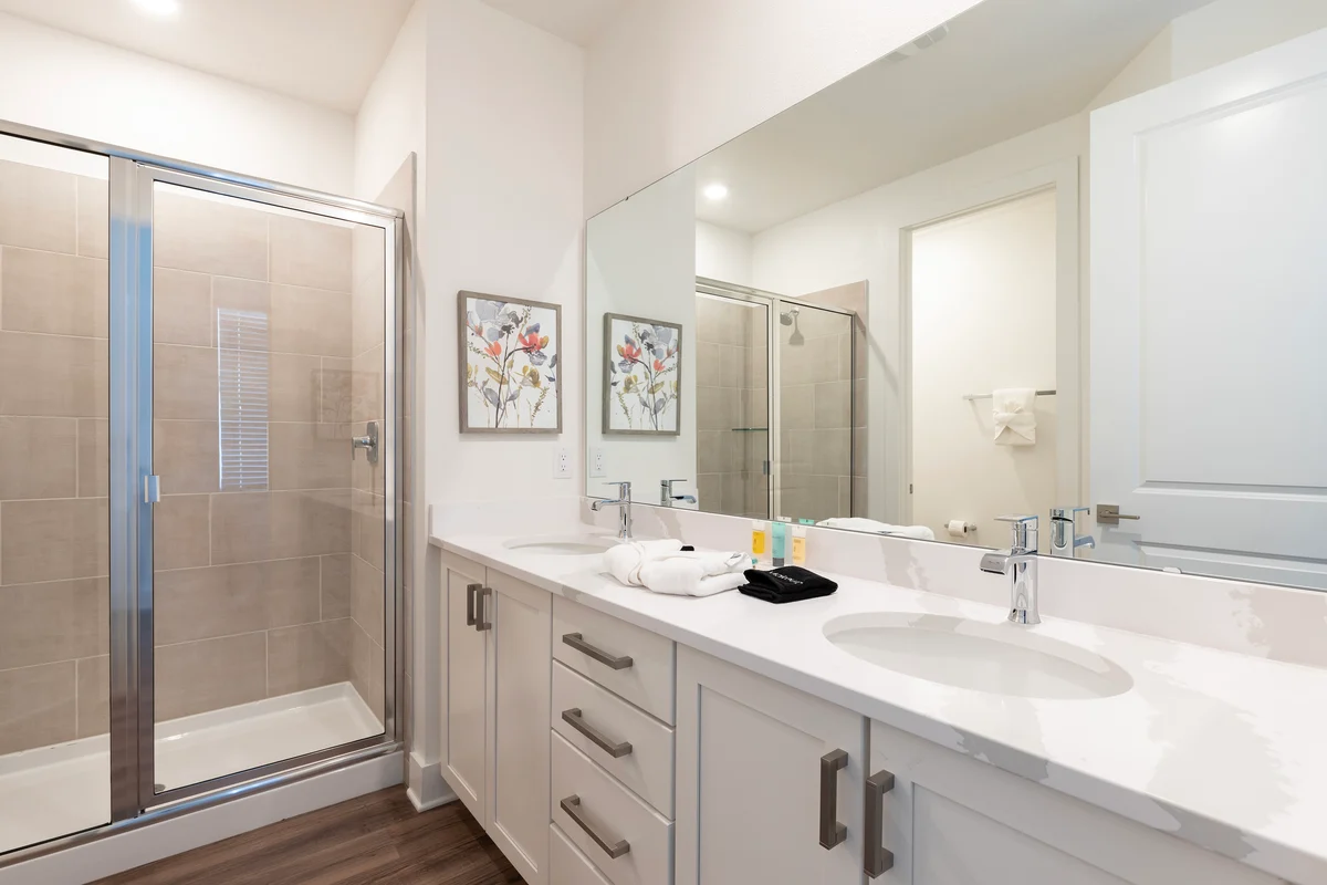 Wander Reunion Coves