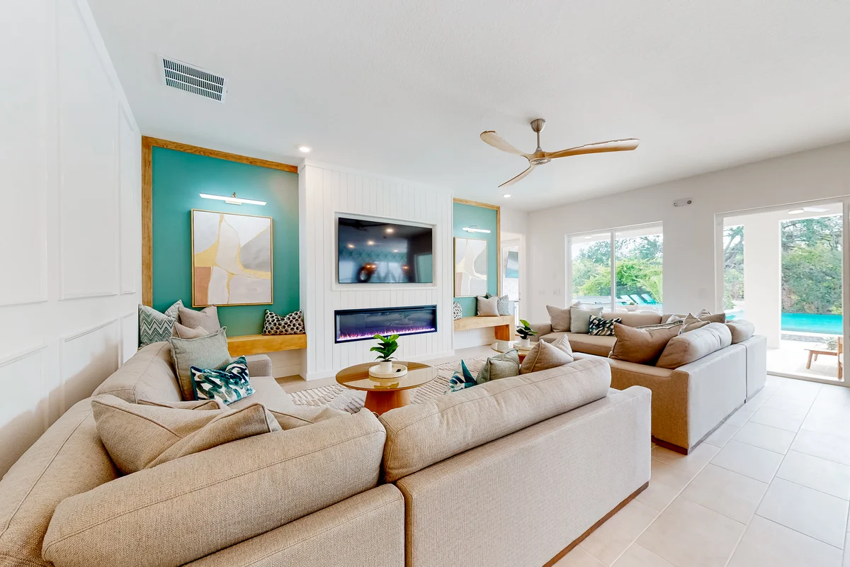 Wander Reunion Coves