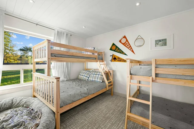 Bunk Bedroom image 1