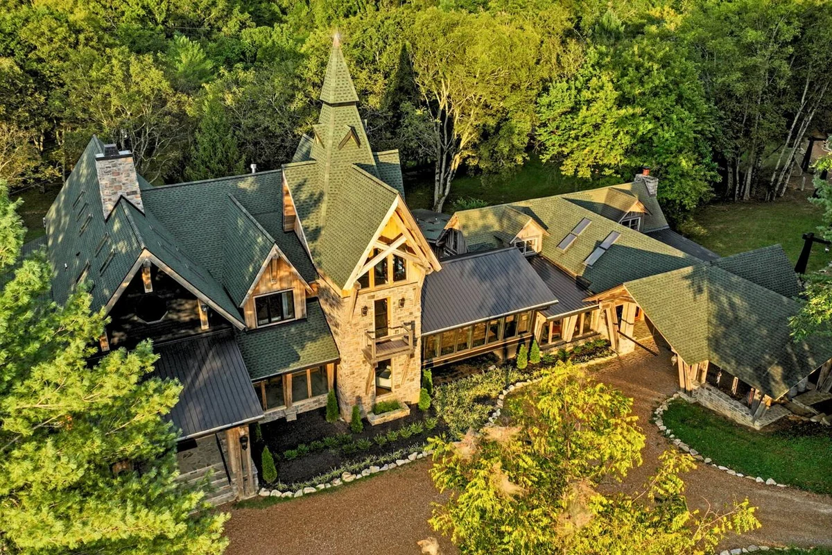 Home in Williamson County property photo 2