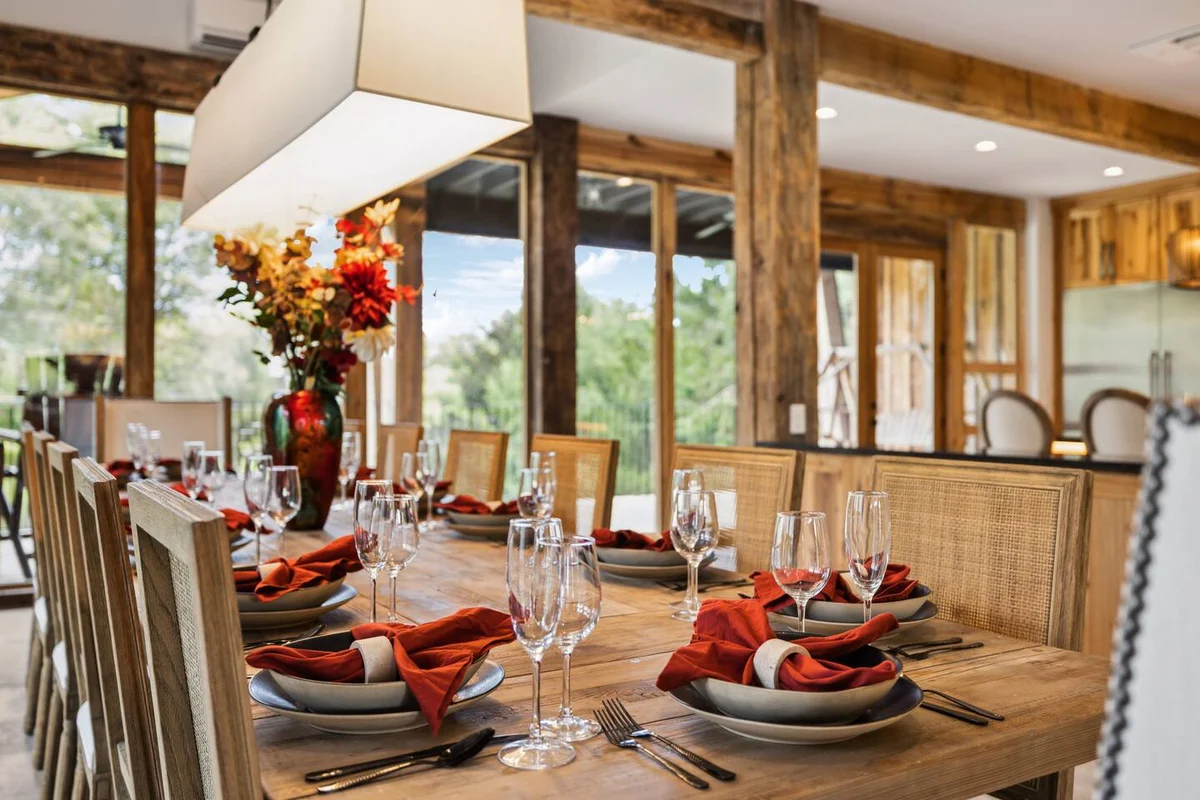 Extraordinary Manor at Dark Horse Retreat property photo 5