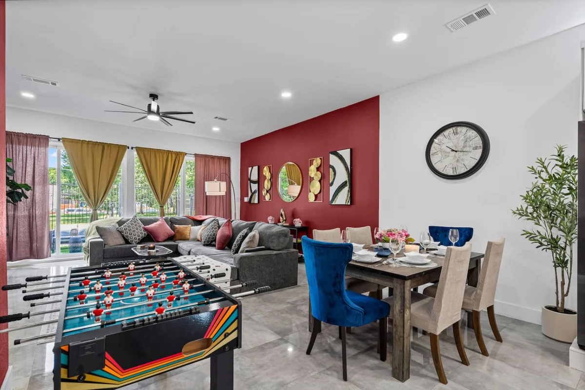 Home in Dallas property photo 2