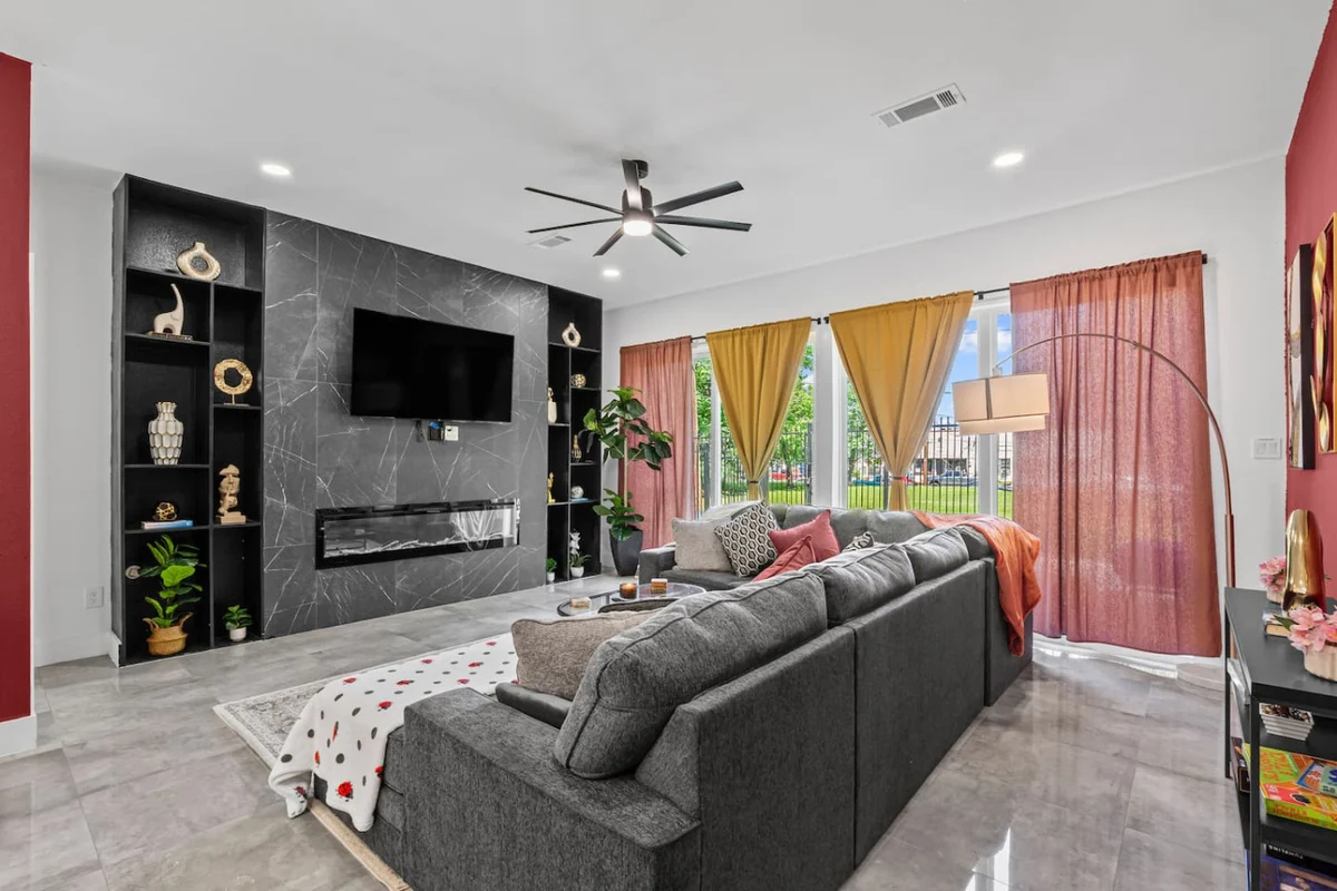 Home in Dallas property photo 5