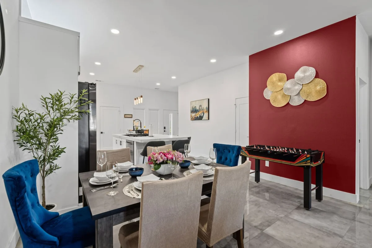 Home in Dallas property photo 4