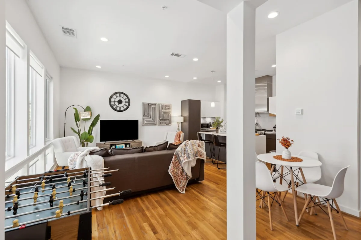 Home in Dallas property photo 3