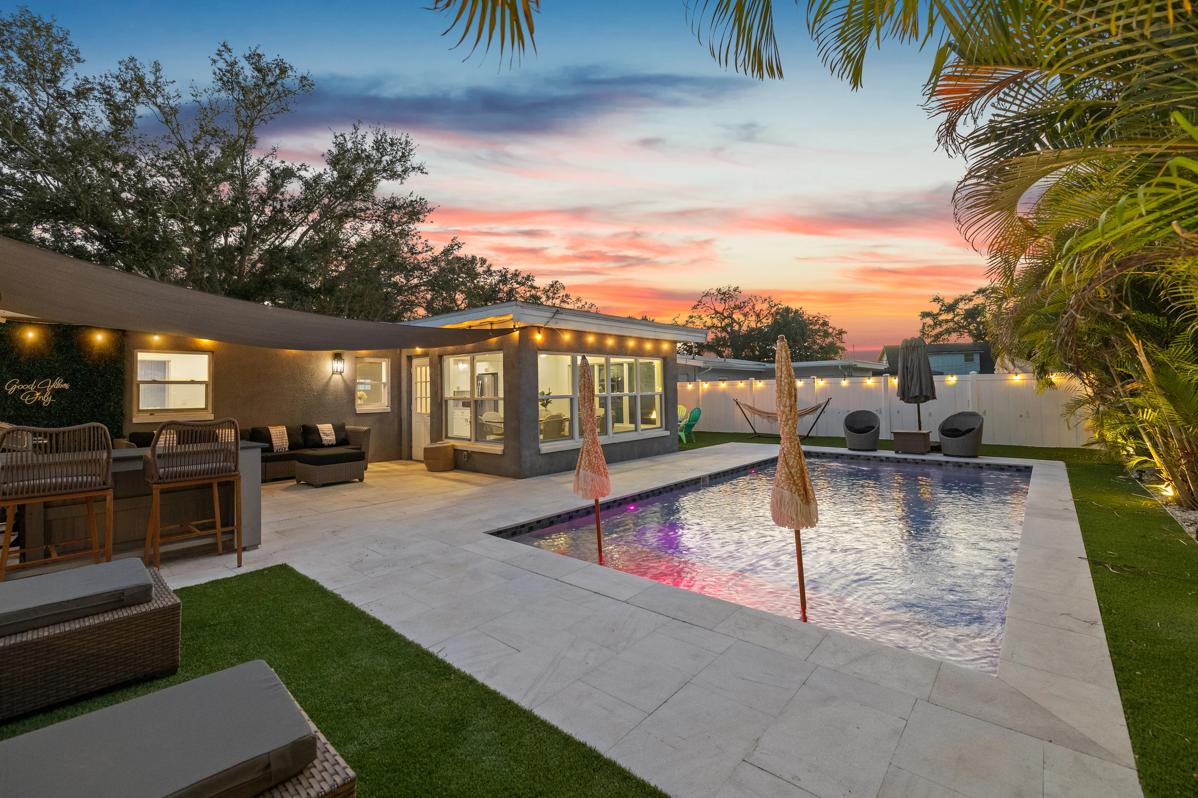 Wander St. Petersburg Shores