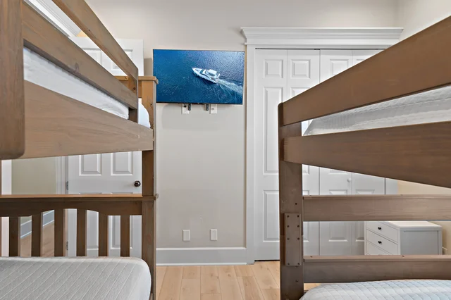 Bedroom 5 image 1