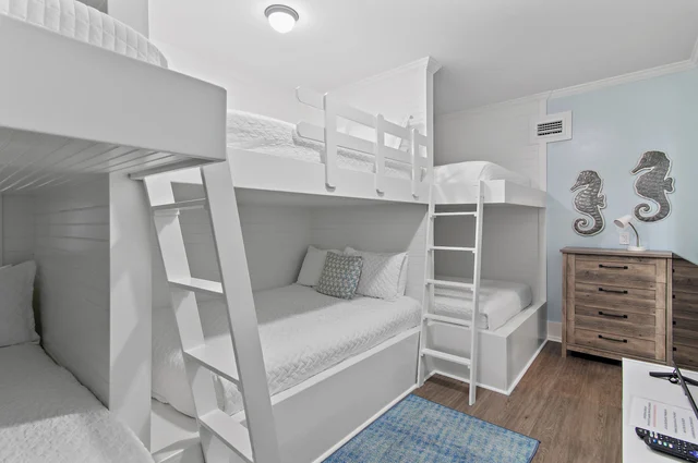 Bedroom 5 image 1