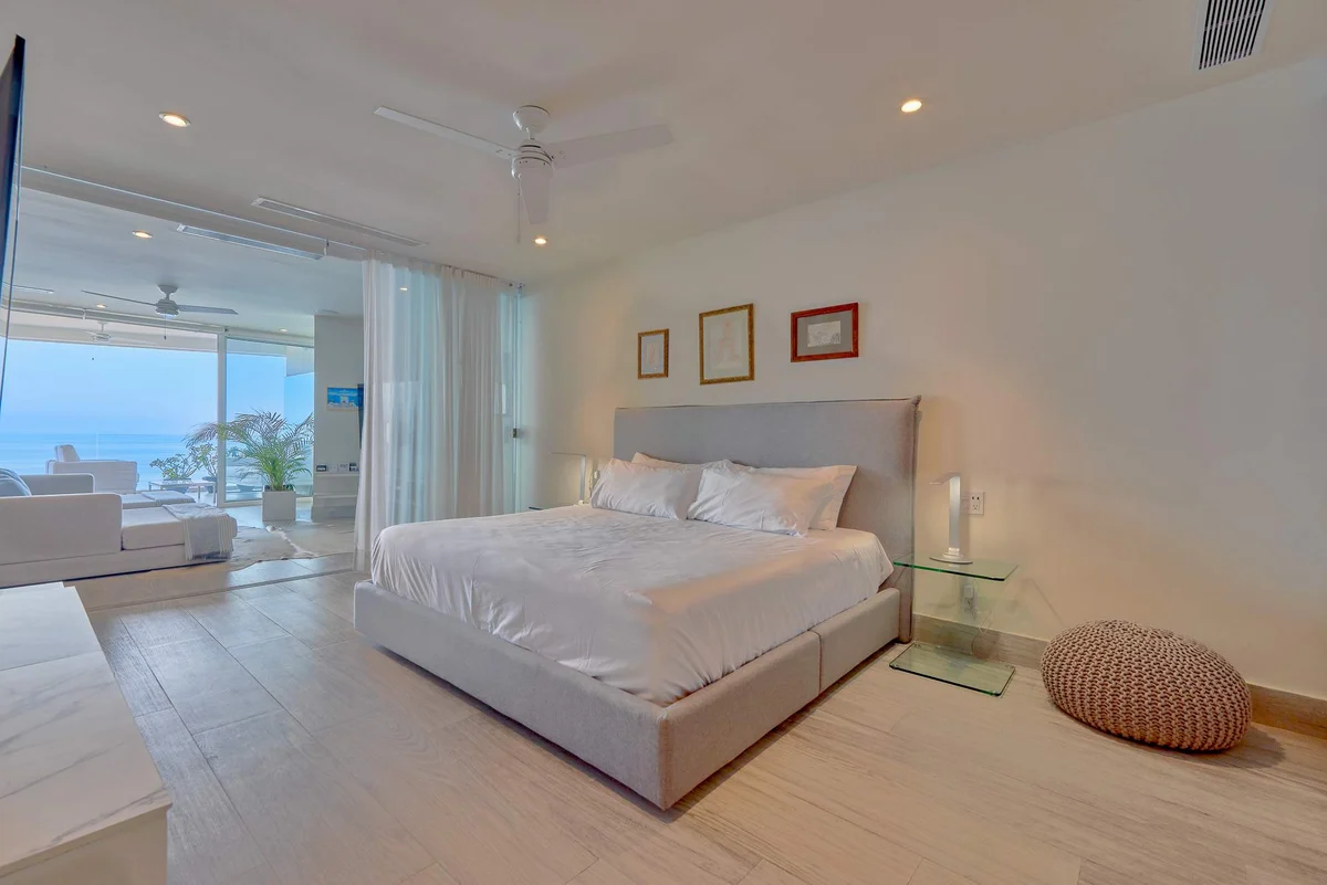 Wander Vallarta Cliffs