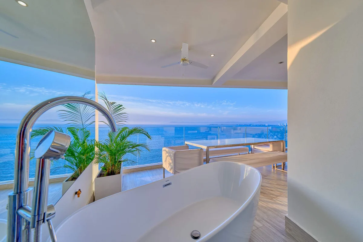 Wander Vallarta Cliffs