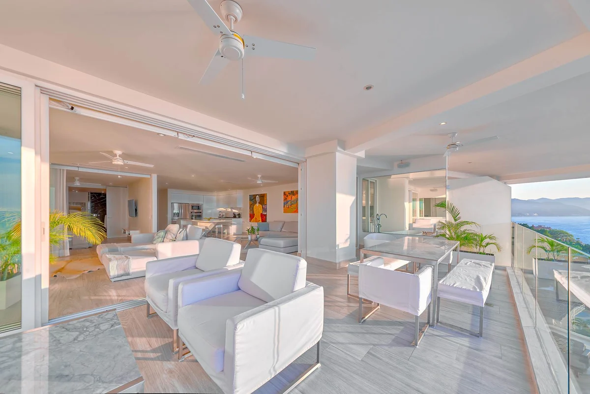 Wander Vallarta Cliffs