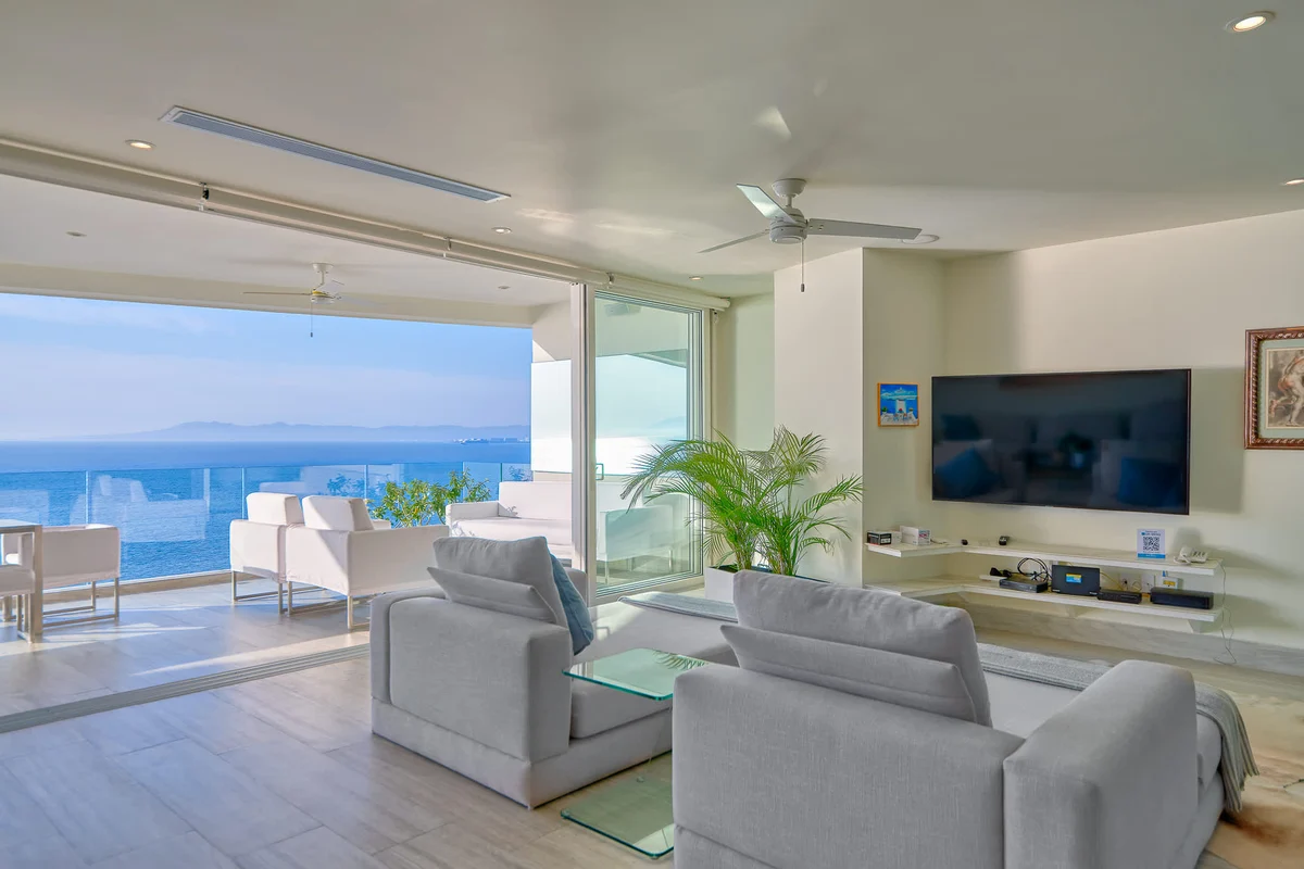 Wander Vallarta Cliffs #102