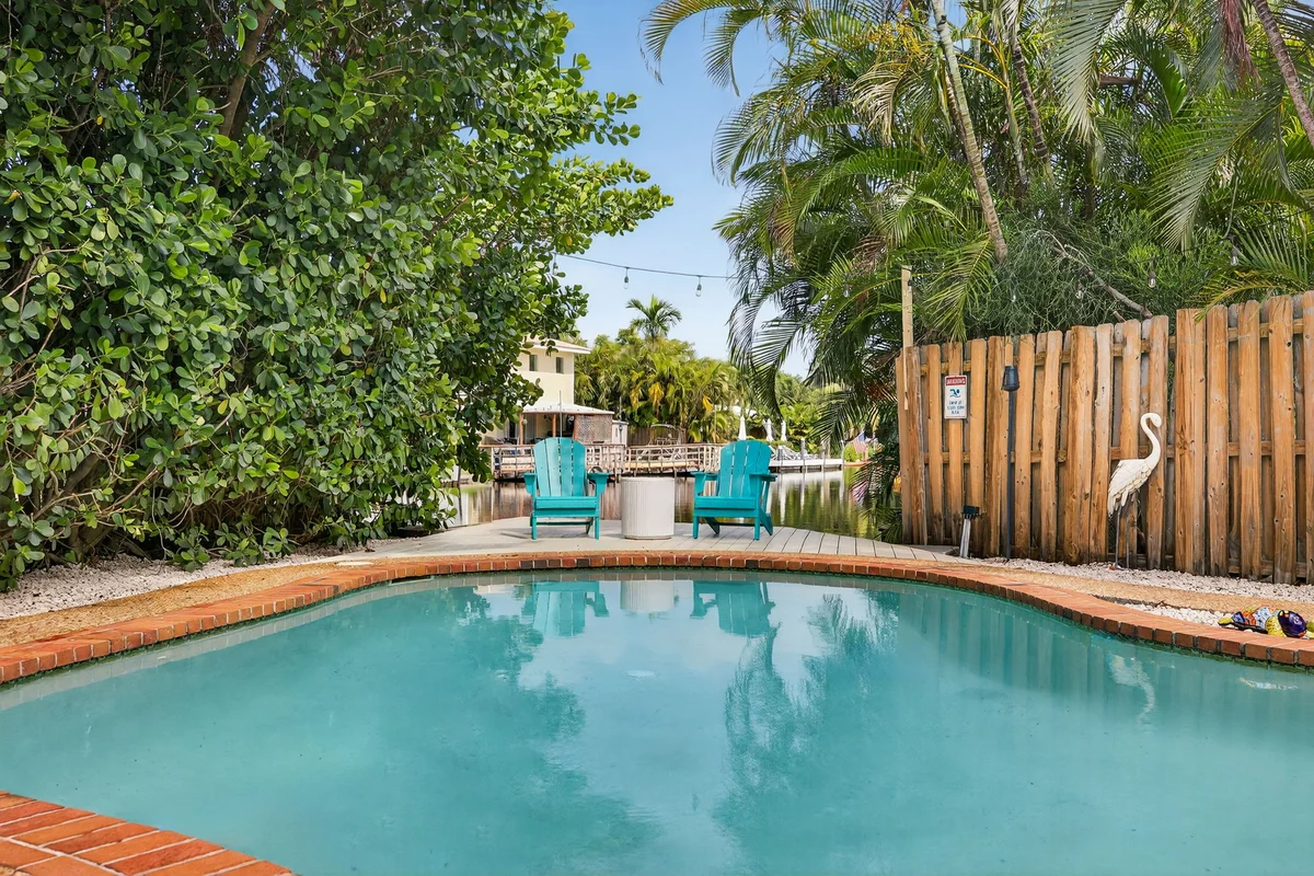 Wander Wilton Manors Oaks