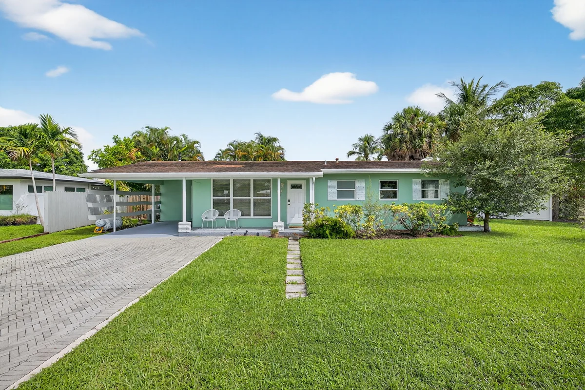 Wander Wilton Manors Oaks