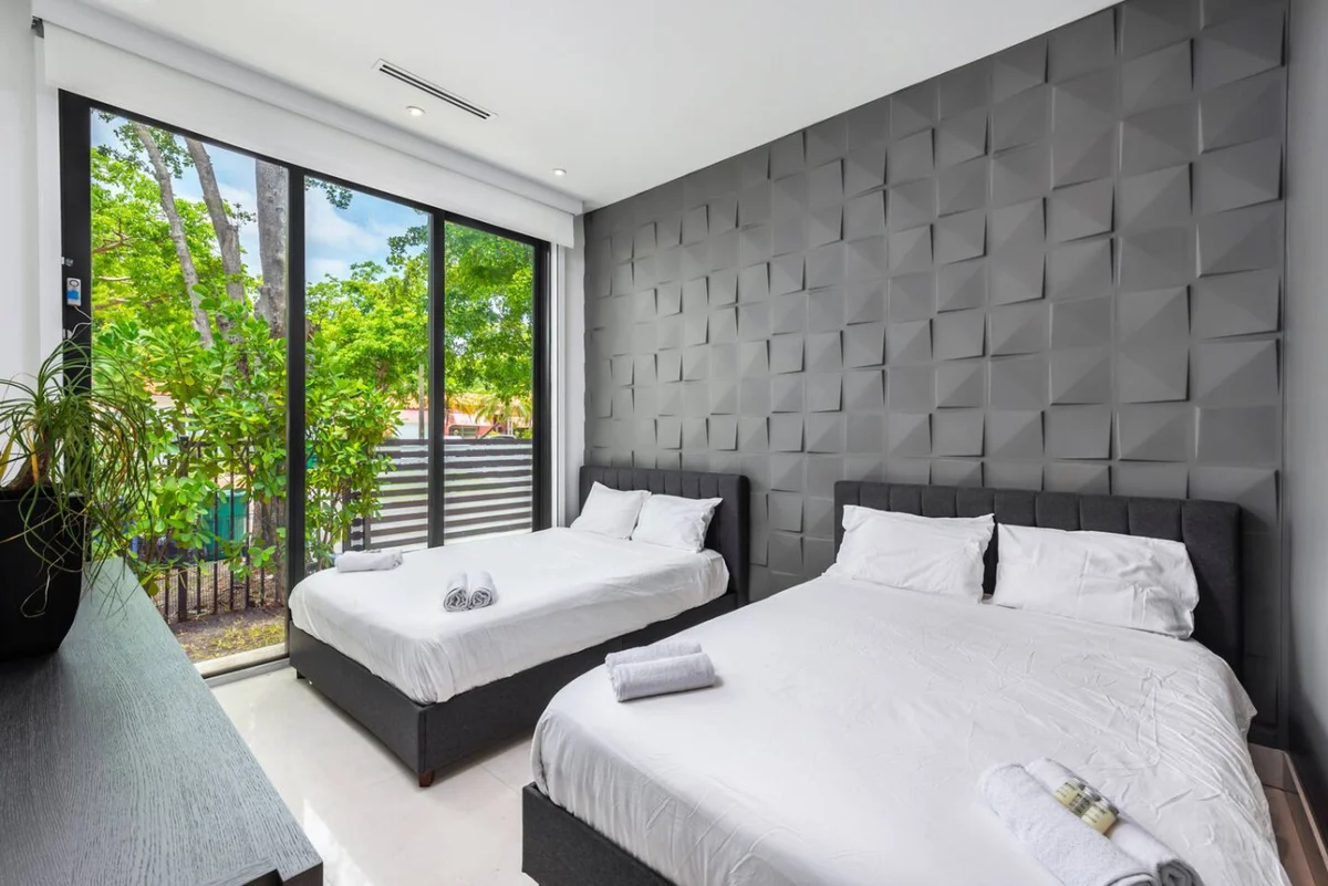 Lux Villa for 12 Miami Design District with Pool! #32