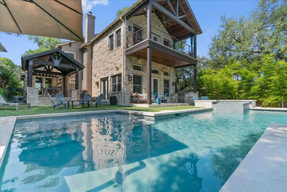 Downtown Retreat: sleeps 24 : 2 Pools/Spas : Gyms : Game Rooms : Fire Pit #100