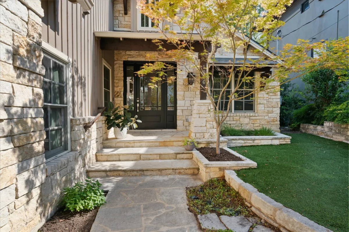 Downtown Retreat: sleeps 24 : 2 Pools/Spas : Gyms : Game Rooms : Fire Pit #92