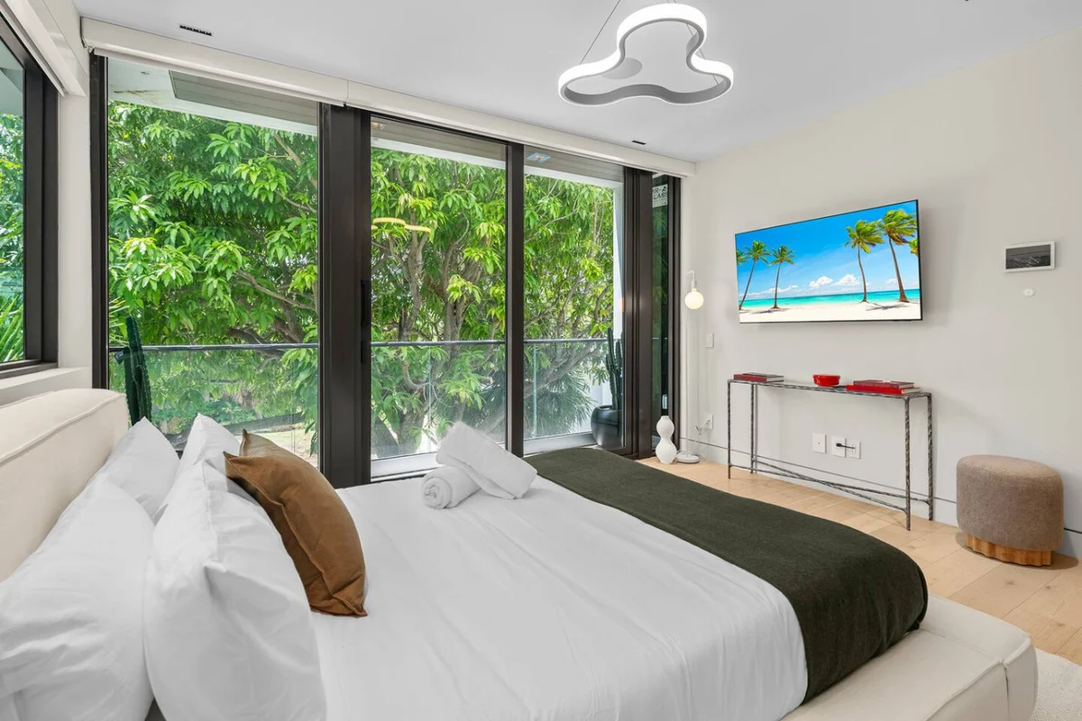 Modern Beach Villa w/ Rooftop Jacuzzi & Pool #44
