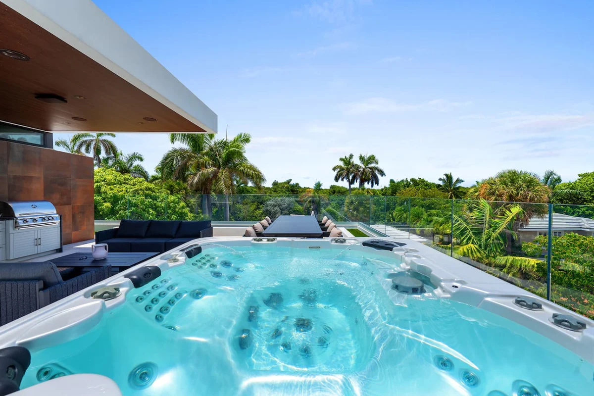 Modern Beach Villa w/ Rooftop Jacuzzi & Pool #20
