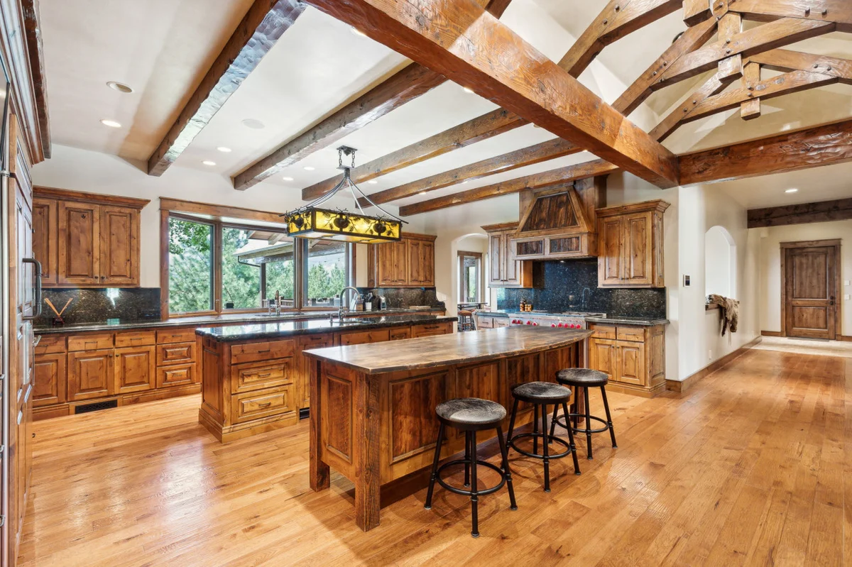 Elegant Mountain Abode property photo 3