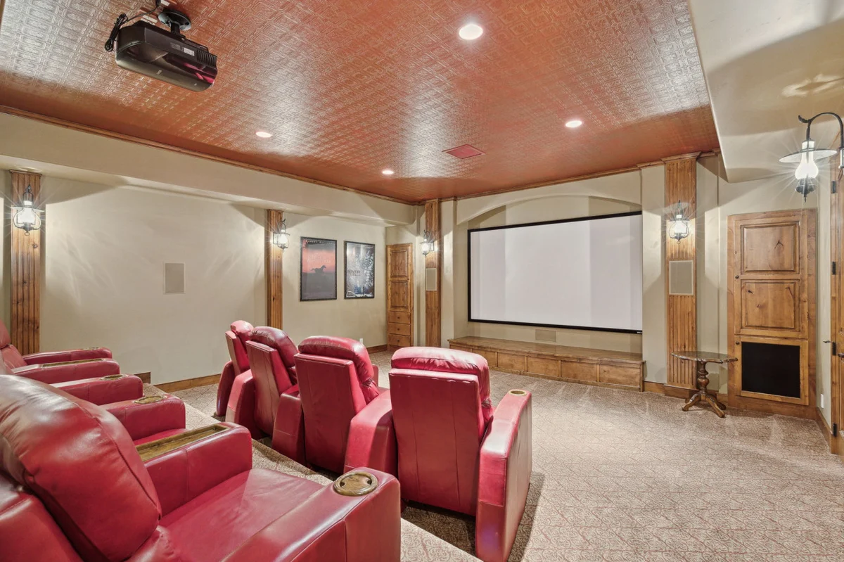 Elegant Mountain Abode property photo 5