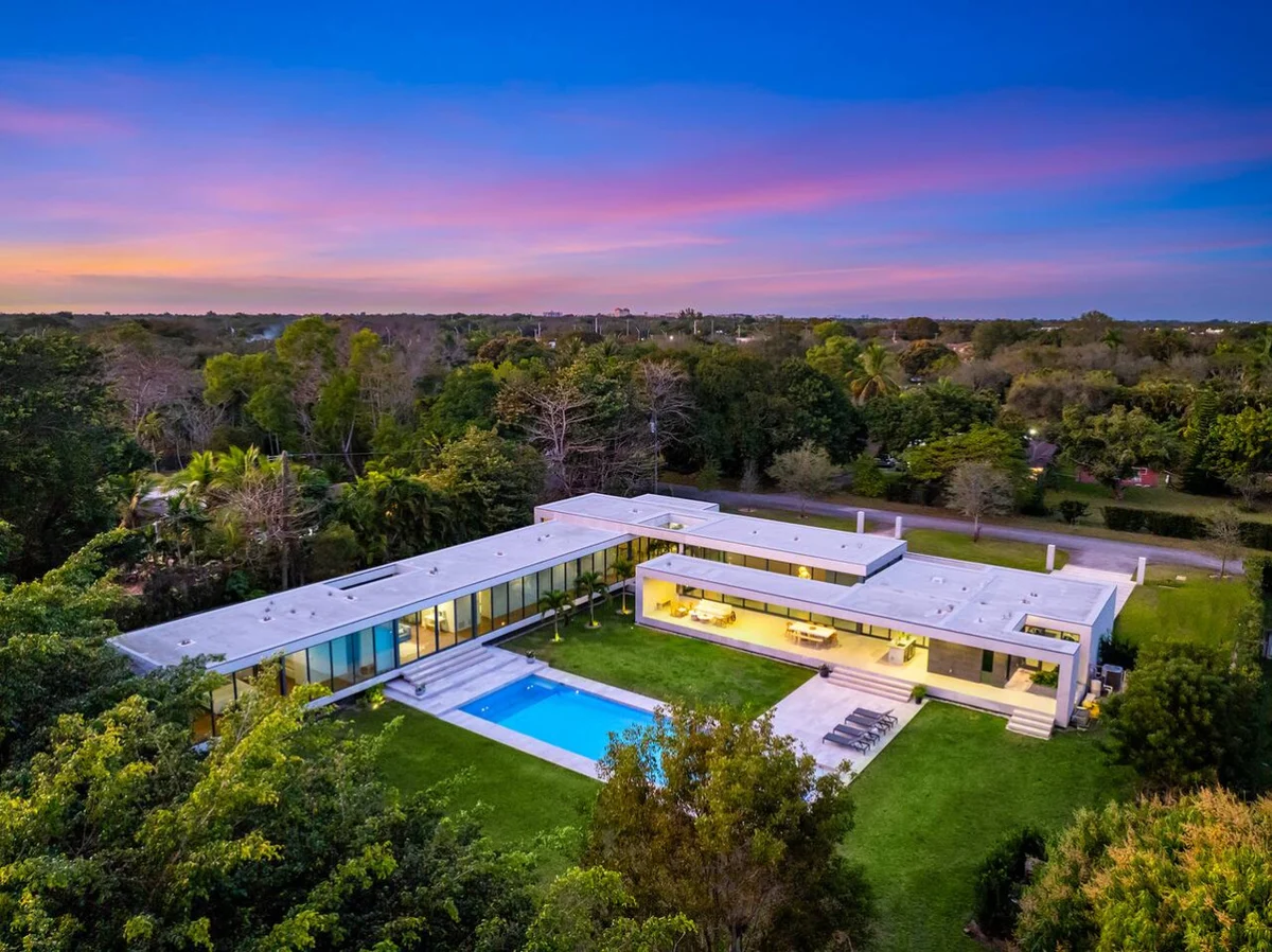 Modern Villa w Pool + Spacious Outdoor Living #10
