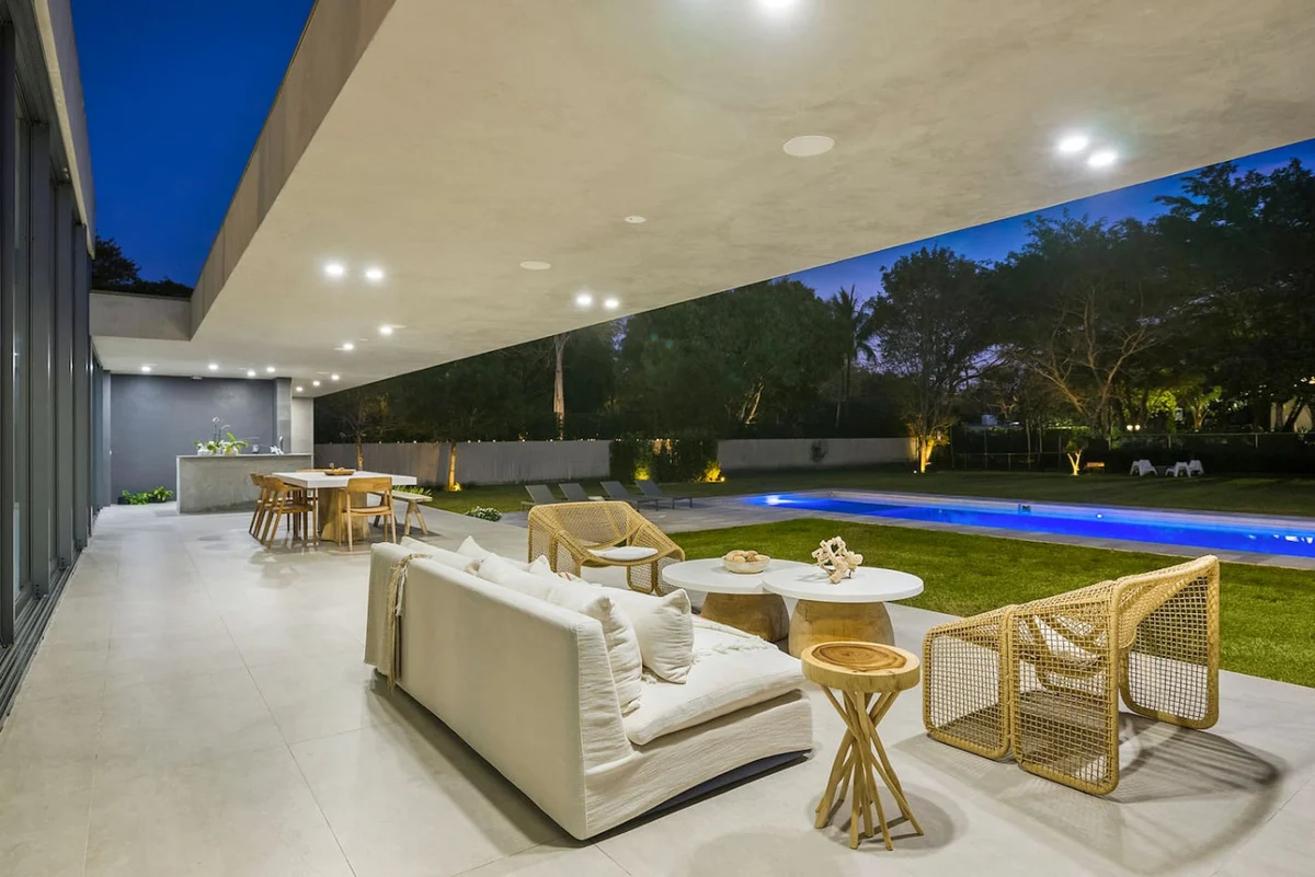 Modern Villa w Pool + Spacious Outdoor Living #54
