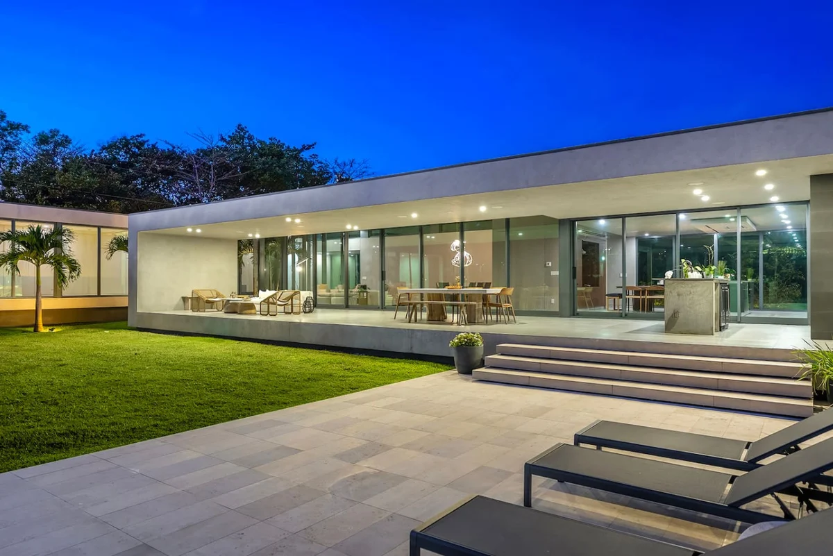 Modern Villa w Pool + Spacious Outdoor Living #49