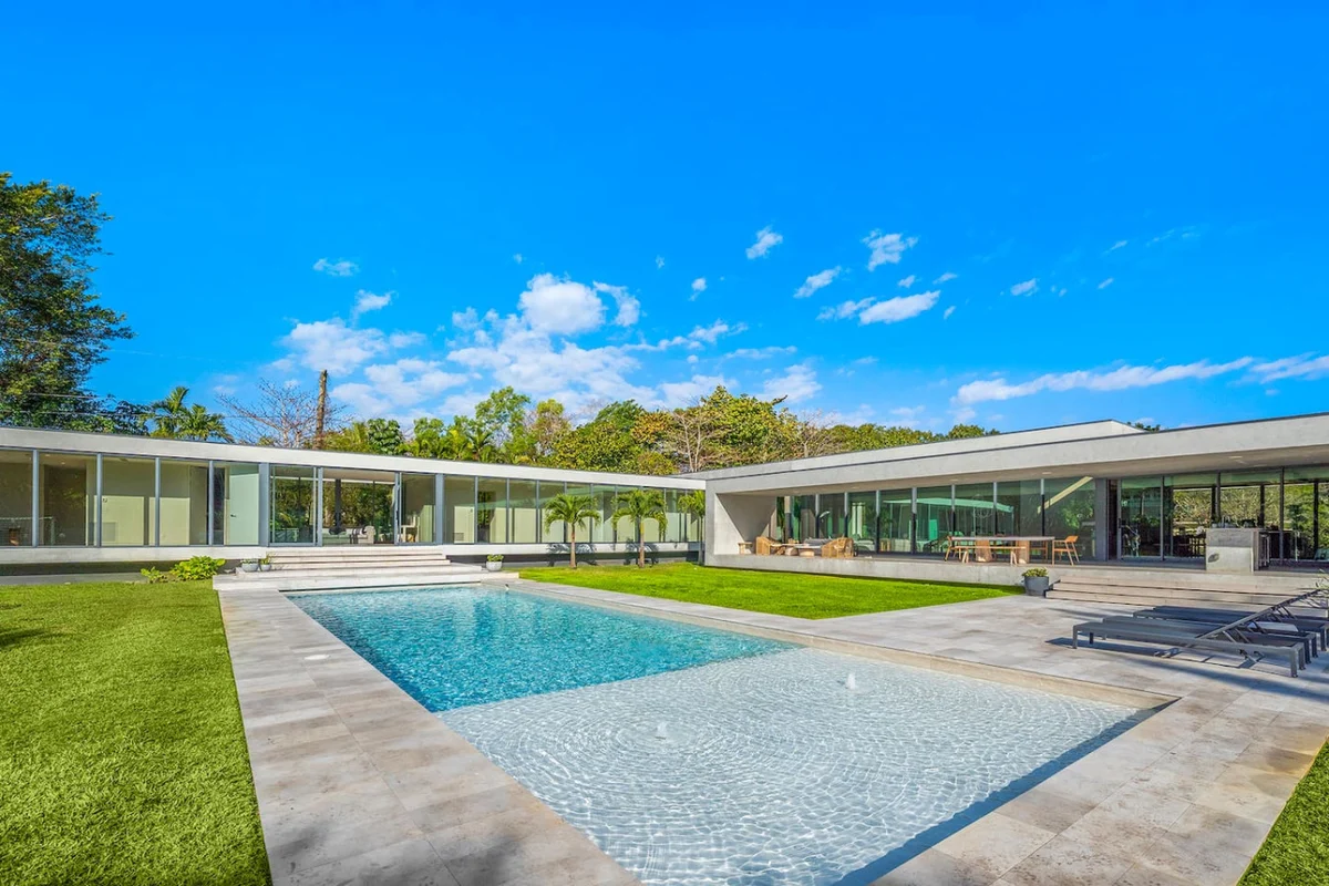 Modern Villa w Pool + Spacious Outdoor Living #40