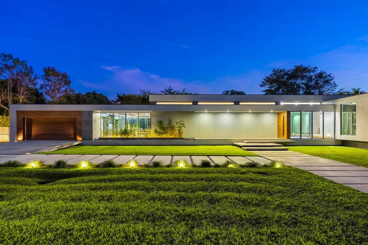 Modern Villa w Pool + Spacious Outdoor Living #43