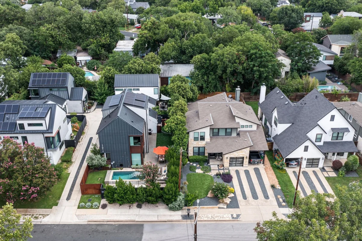Zilker Homes | 2 Pools, Hot Tub, Fire Pits | Sleeps 18 #7