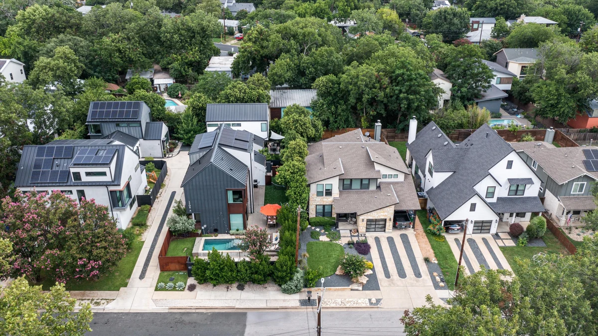 Zilker Homes | 2 Pools, Hot Tub, Fire Pits | Sleeps 18 #53