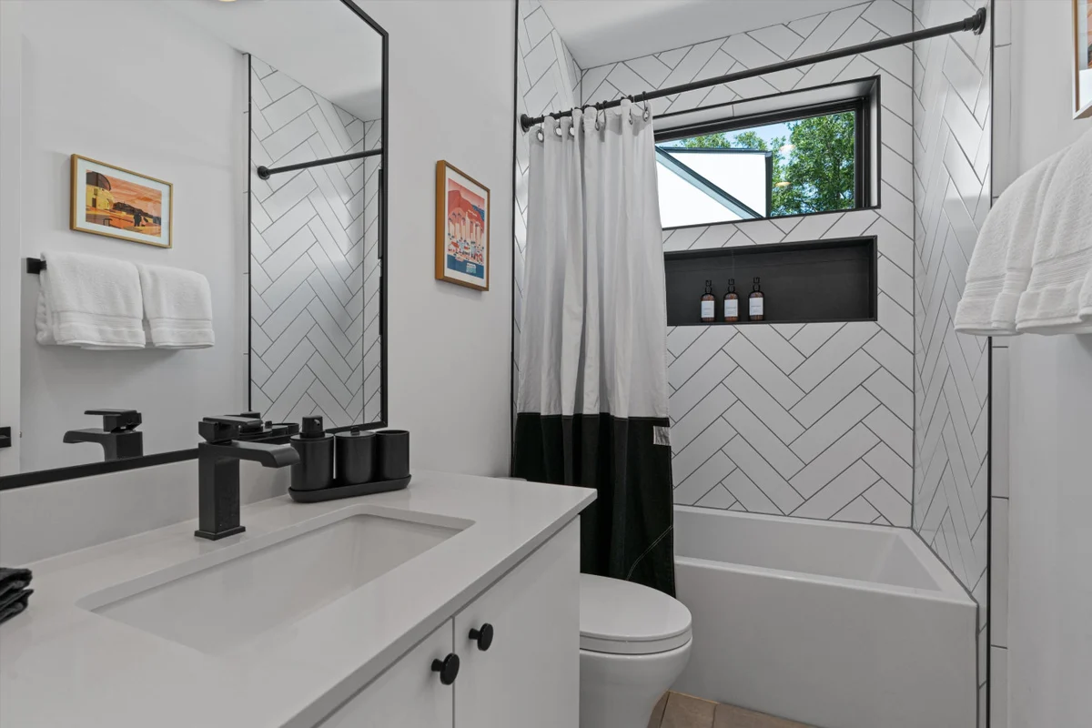 Zilker Homes | 2 Pools, Hot Tub, Fire Pits | Sleeps 18 #110