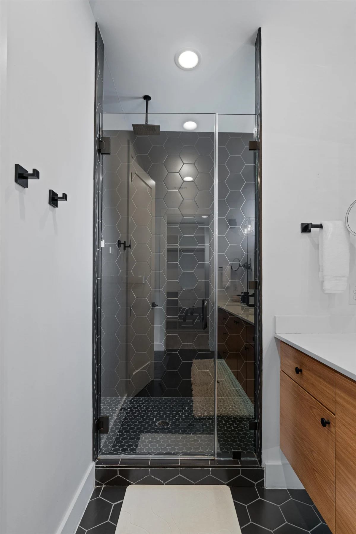 Zilker Homes | 2 Pools, Hot Tub, Fire Pits | Sleeps 18 #143